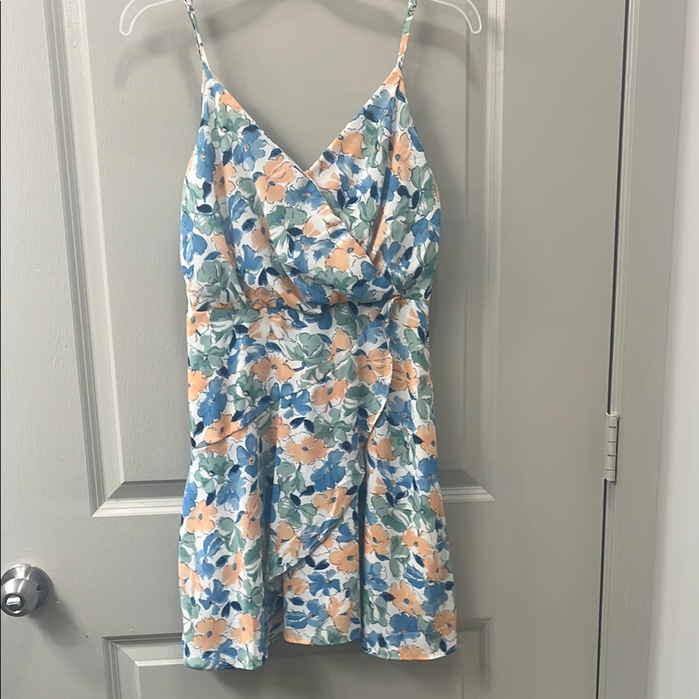 Blue and White Mini Sundress with Spaghetti Straps and V-Neck for Casual Wear